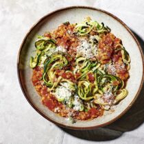 Zucchini-Spaghetti mit Linsen-Bolognese