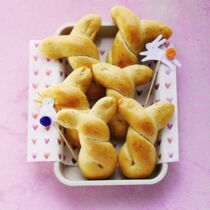 Herzhafte Osterhasen mit Thymian und Feta