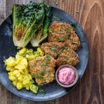 Hirsch-Schnitzel-Kartoffelsalat-Romanasalat-5106 Hirsch-Schnitzel-Kartoffelsalat-Romanasalat-5106