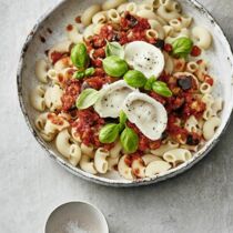 Auberginen-Pasta mit Ziegenkäse Auberginen-Pasta mit Ziegenkäse