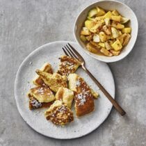 Kaiserschmarren 
mit warmem Obstsalat