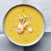 Curry-Karotten-Suppe mit Garnelen Curry-Karotten-Suppe mit Garnelen