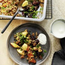 Wintergemüse-Crumble mit Joghurt-Dip Wintergemüse-Crumble mit Joghurt-Dip