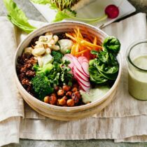 Quinoa-Bowl mit BBQ-Kichererbsen