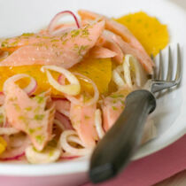 Fenchel-Orangen-Salat mit Räucherforelle