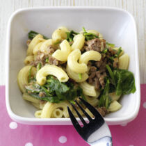 Nudeln mit grüner Hackfleischsauce