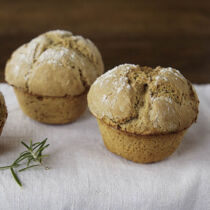 Roggenbrot-Muffins mit Rosmarin und Knoblauch