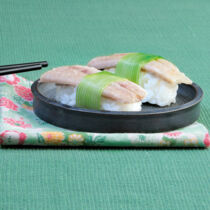 Nigiri-Sushi mit Räucheraal Nigiri-Sushi mit Räucheraal