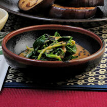 Spinat mit Miso-Sesam-Sauce Spinat mit Miso-Sesam-Sauce