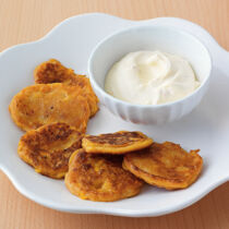 Möhren-Blinis mit Orangenschmant Möhren-Blinis mit Orangenschmant