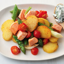 Kartoffelpfanne mit Lachs und Spargel