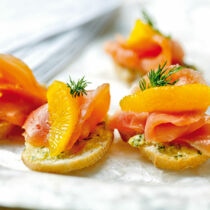 Lachs-Canapés mit Orangenbutter