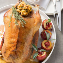 Gefüllte Martinsgans mit Bratäpfeln Gefüllte Martinsgans mit Bratäpfeln