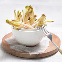 Chicorée mit Pinienkernen Chicorée mit Pinienkernen