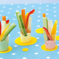 Bunte Sticks mit Dreierlei Dips