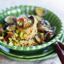 Spaghetti mit Muscheln und Zucchini