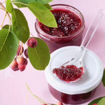 Felsenbirnen-Konfitüre mit Zimt Felsenbirnen-Konfitüre mit Zimt