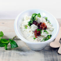 Feta-Minze-Dip mit Cranberrys