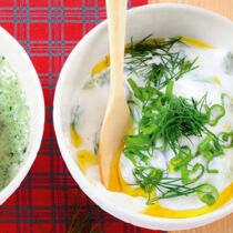 Zaziki mit Frühlingszwiebeln