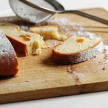 Schneller Quarkstollen mit Aprikosen