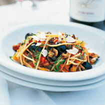 Nudeln mit würziger Gemüsesauce Nudeln mit würziger Gemüsesauce