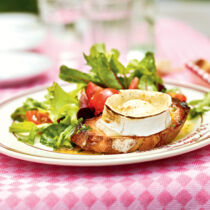 Salat mit überbackenem Ziegenkäse