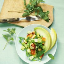 Gurken-Melonen-Salat mit Halloumi Gurken-Melonen-Salat mit Halloumi