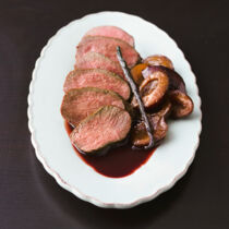 Hirschkalbsrücken mit Zwetschgen