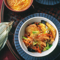 Gebratener Tofu mit Reisnudeln Gebratener Tofu mit Reisnudeln