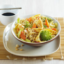 Gebratene Nudeln mit Omelettstreifen Gebratene Nudeln mit Omelettstreifen