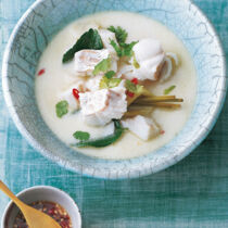 Kokossuppe mit Fisch