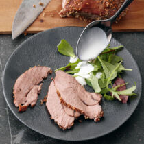 Kalbshüfte vom Zedernholzbrett