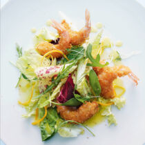Bunter Blattsalat mit Riesengarnelen