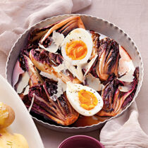 Geschmorter Radicchio mit wachsweichen Eiern