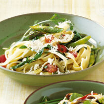 Tagliatelle mit Rucola und Spargel