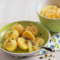 Grießknödel mit Äpfeln Grießknödel mit Äpfeln