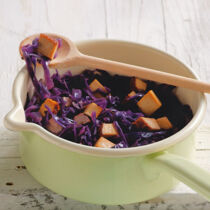 Rotkohltopf mit Räuchertofu Rotkohltopf mit Räuchertofu