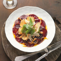 Marinierte Rote Rüben mit Topinambur-Walnuss-Salat