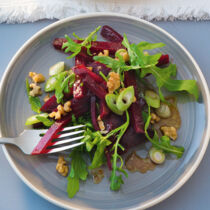 Rote-Bete-Salat mit Nüssen