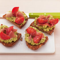 Avocado-Schinken-Crostini