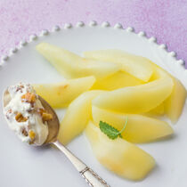 Weißwein-Birnen mit Walnusscreme