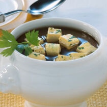 Brühe mit Eierstich Brühe mit Eierstich