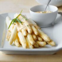 85-Grad-Spargel mit Kartoffeln und Sauce béarnaise 85-Grad-Spargel mit Kartoffeln und Sauce béarnaise