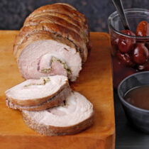 Kalbsrollbraten mit Essigzwetschgen
