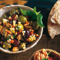 Olivensalat mit Schafkäse