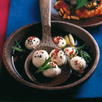 Eingelegte Joghurtbällchen Eingelegte Joghurtbällchen