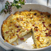 Quarkkuchen mit Zwiebeln und Speck