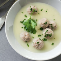 Kohlrabisuppe mit Mettbällchen Kohlrabisuppe mit Mettbällchen