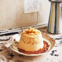 Walnussparfait mit Schoko-Chili-Sauce