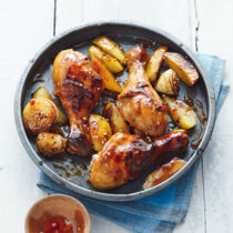 Hähnchenkeulen mit Sesamzwiebeln Hähnchenkeulen mit Sesamzwiebeln